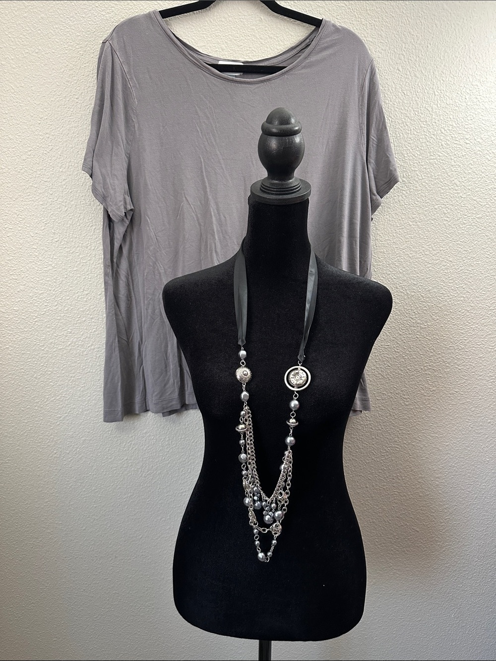Grey Old Navy T-Shirt XXL & Silver Necklace and Ear-rings Bundle